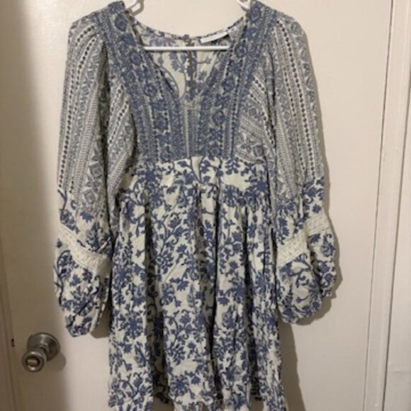 Sincerely Jules Blue & White Boho Floral Mini Dress – Size M - Picture 1 of 5